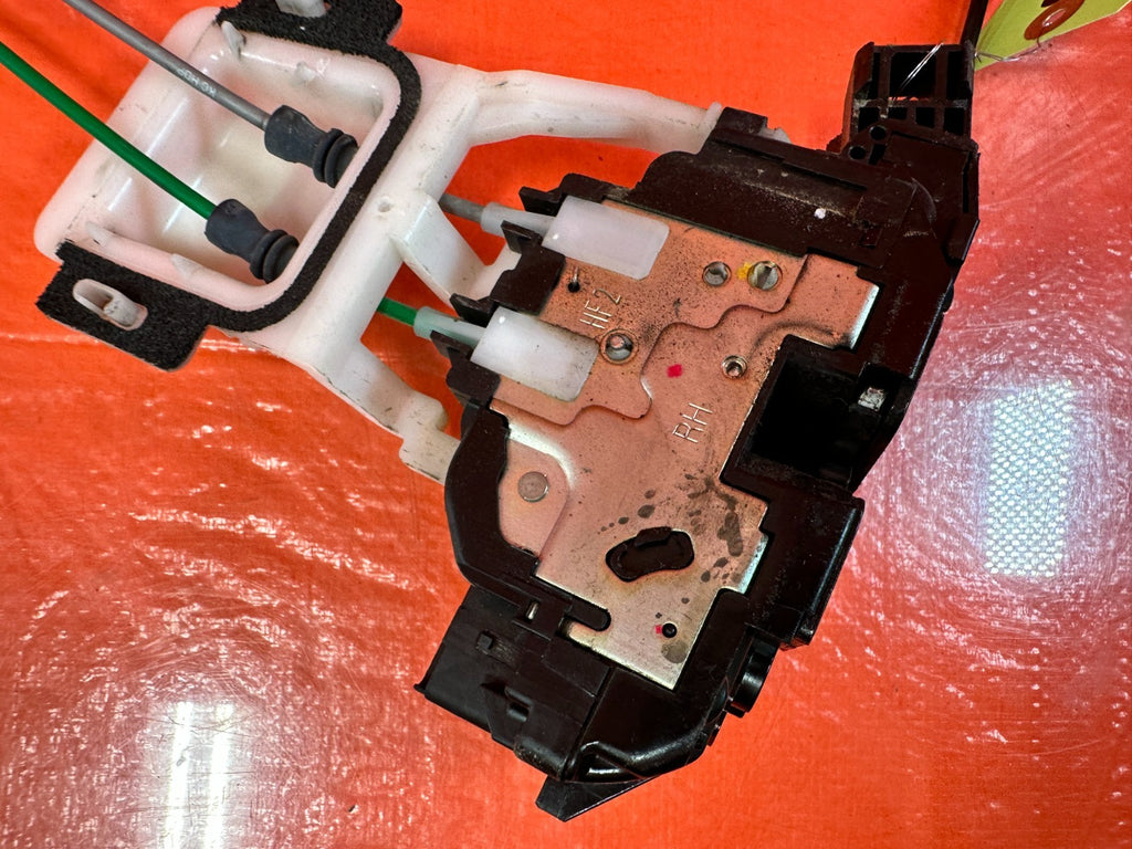 10 16 HYUNDAI GENESIS COUPE   PASSENGER RIGHT FRONT DOOR LOCK ACTUATOR   OEM 2994