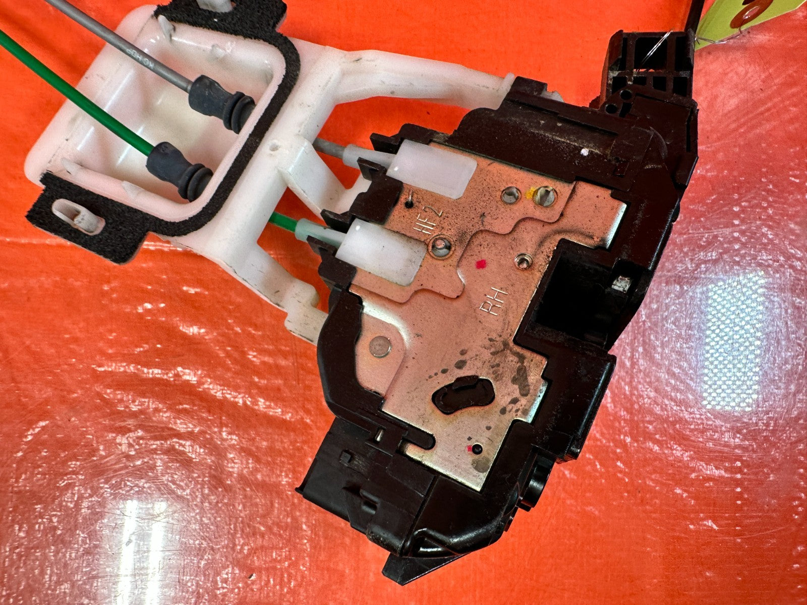 10 16 HYUNDAI GENESIS COUPE   PASSENGER RIGHT FRONT DOOR LOCK ACTUATOR   OEM 2994