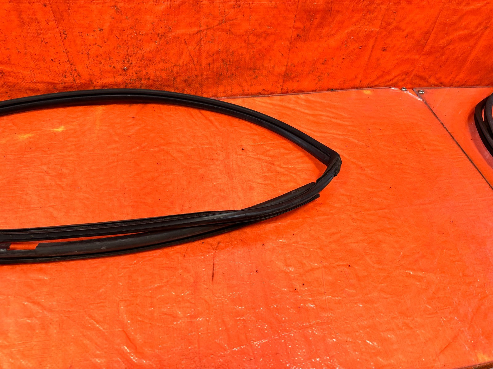 92 95 HONDA CIVIC COUPE HATCH PASSENGER RIGHT WEATHER STRIP RUN CHANNEL OEM #3271