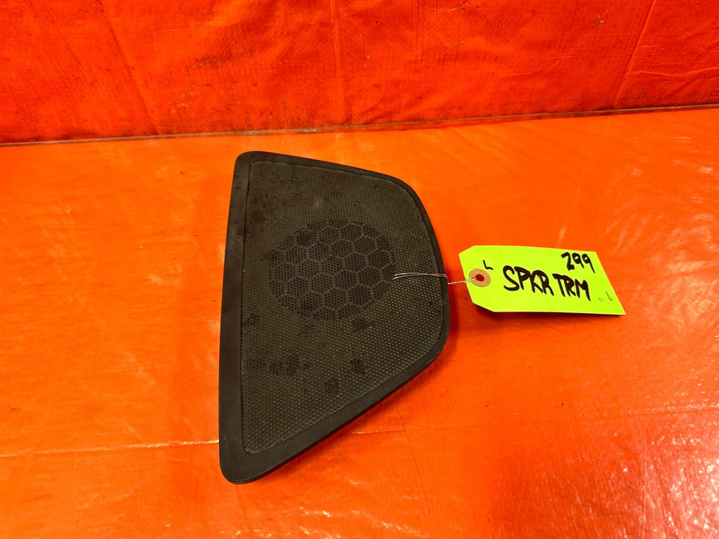 13 16 HYUNDAI GENESIS COUPE 3.8L   CENTER OF THE DASHBOARD SPEAKER COVER OEM 2990
