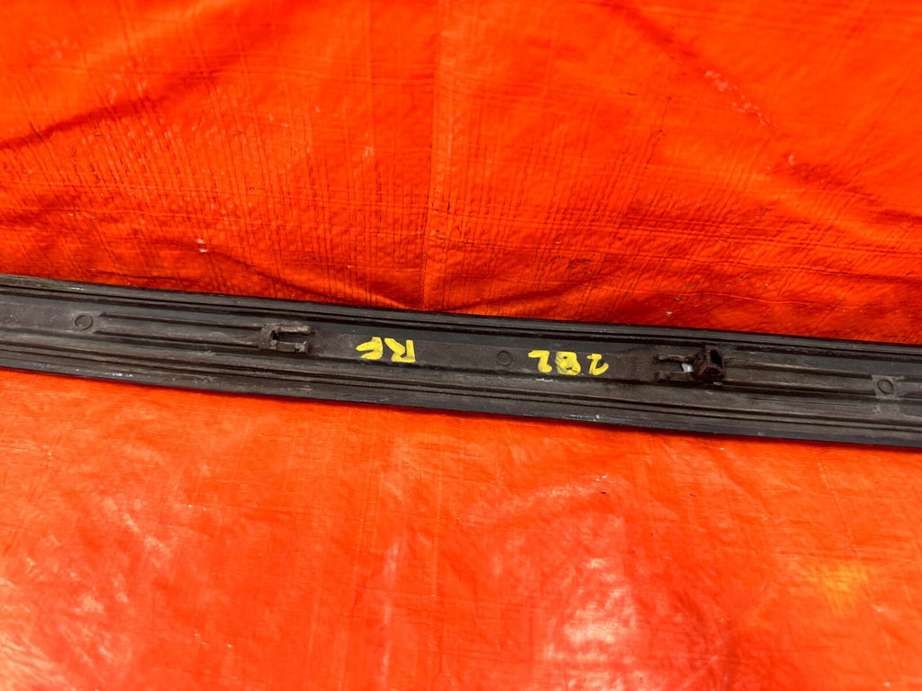 06 11 HONDA CIVIC SI 4D SEDAN   DOOR MOLDING IMPACT STRIP RIGHT FRONT OEM #2829