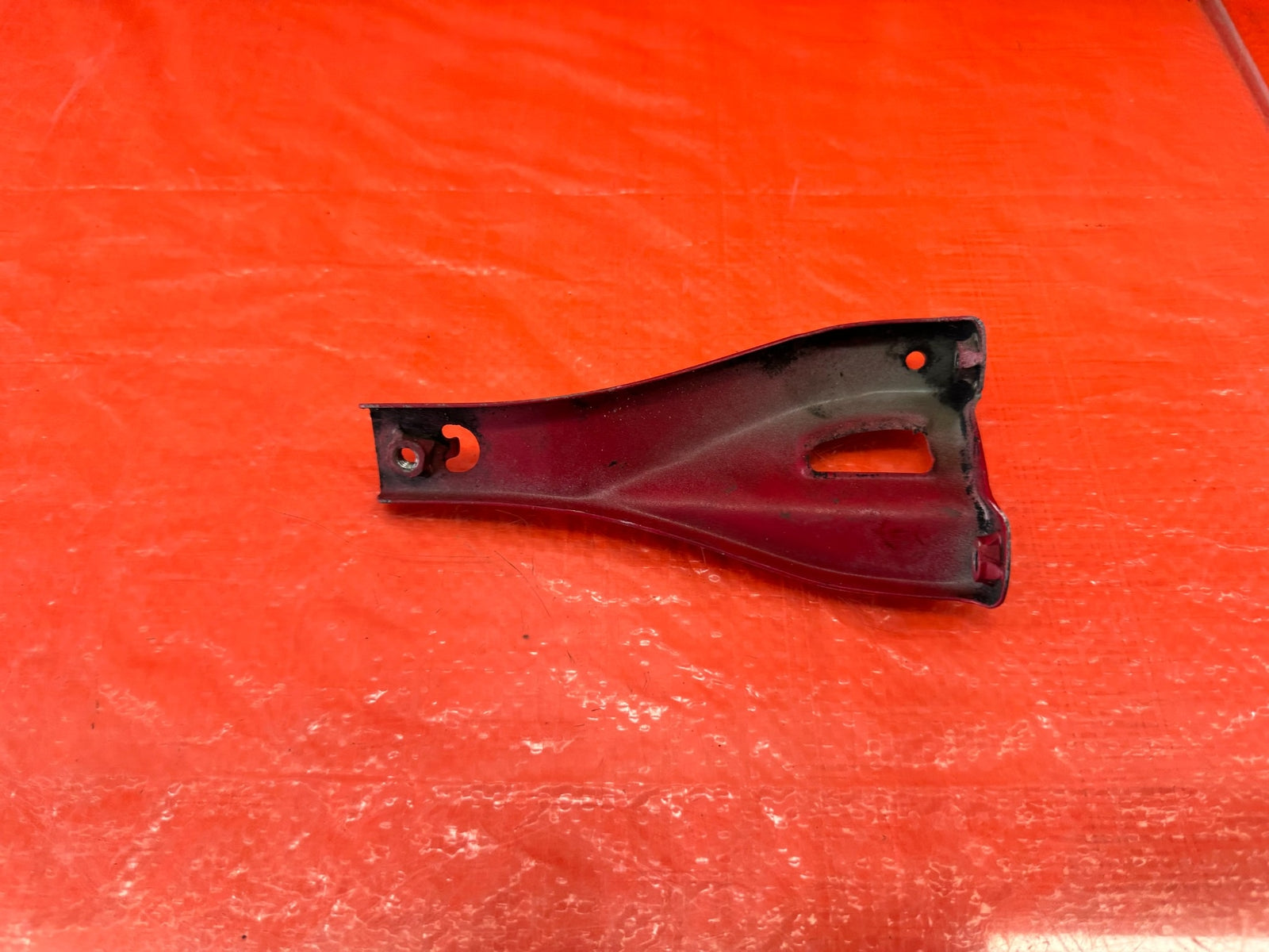 90 93 ACURA INTEGRA   FENDER MOUNTING BRACKET SUPPORT BRACE DRIVER LEFT OEM 1895