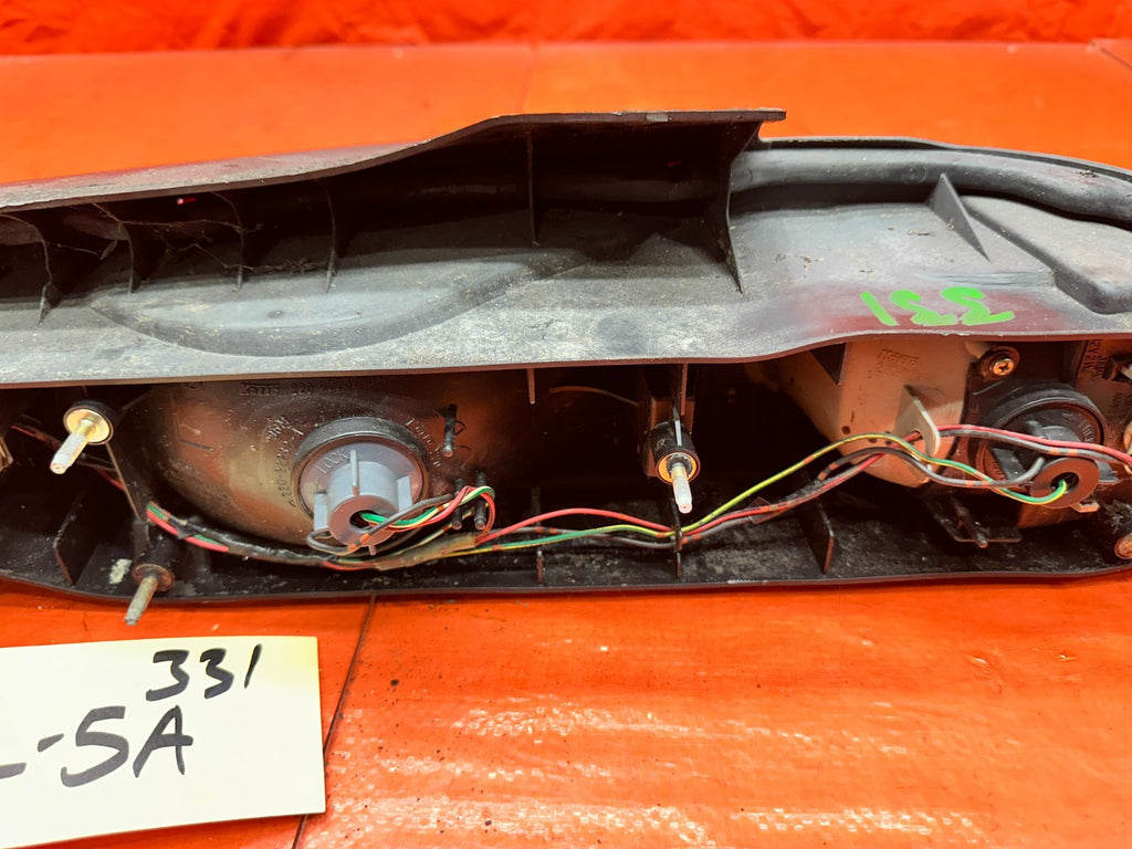 98 01 ACURA INTEGRA 2D LEFT DRIVER REAR TAIL LIGHT LAMP OEM #33111