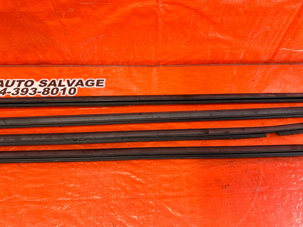 06 11 CIVIC 4D SEDAN   EXTERIOR DOOR WINDOW GLASS TRIM SET LEFT RIGHT   OEM #2607