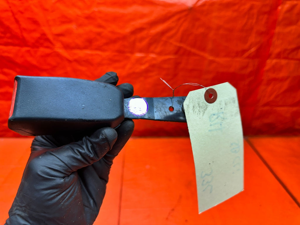 97 01 HONDA PRELUDE 2.2L PASSENGER RIGHT FRONT SEAT BELT BUCKLE CLIP OEM #3366