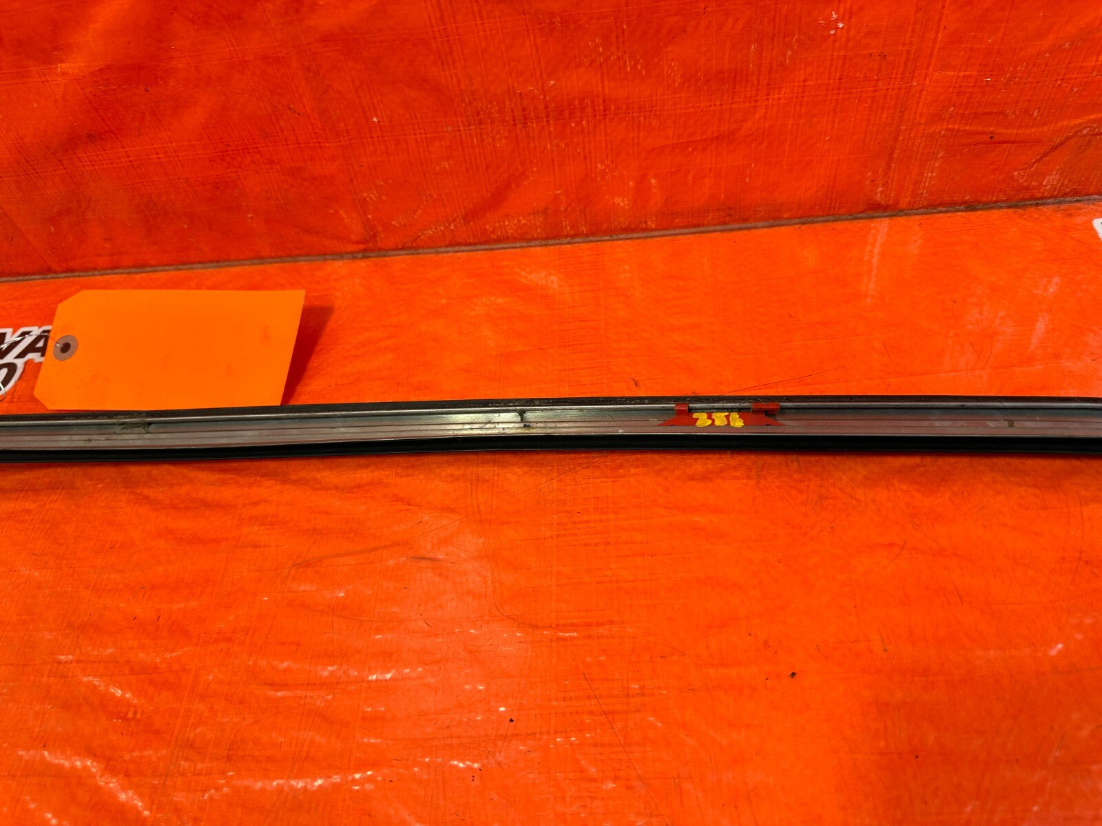93 97 HONDA DEL SOL   PASSENGER RIGHT WINDSHIELD TRIM   OEM FACTORY #2568