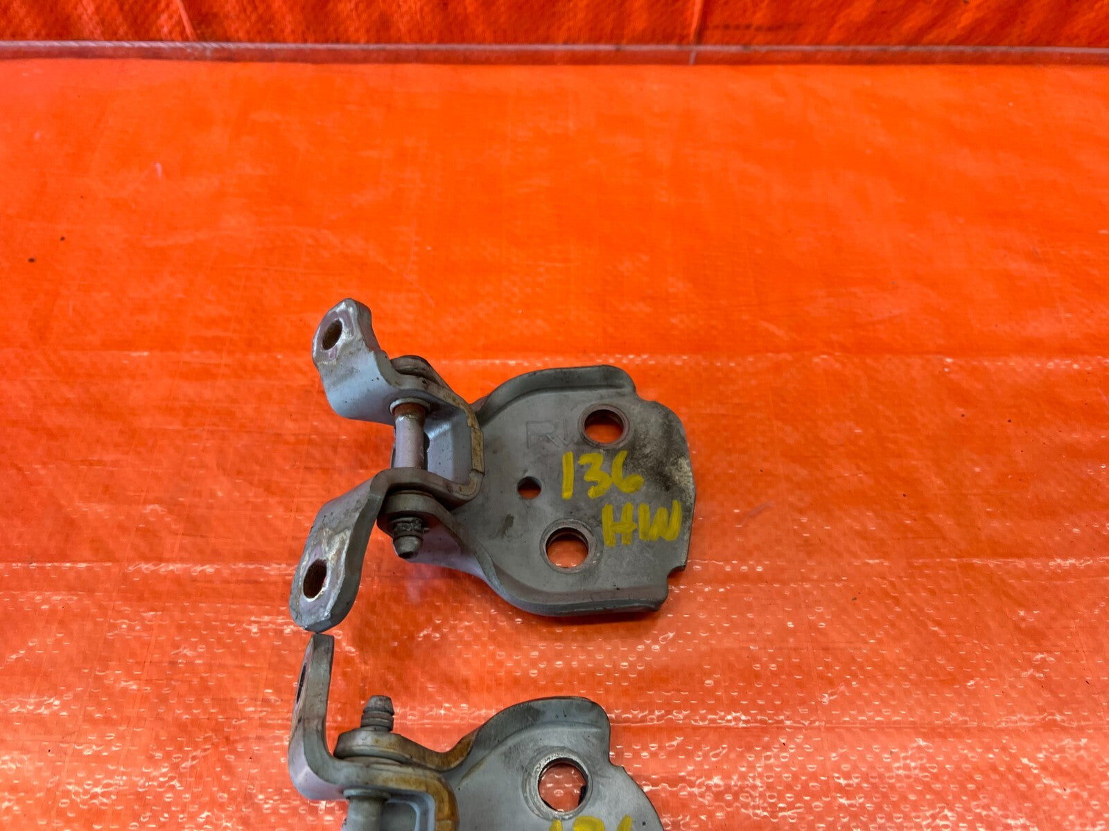 97 01 HONDA PRELUDE   DOOR HINGE SET HINGES   UPPER & LOWER   RIGHT SIDE OEM 1365