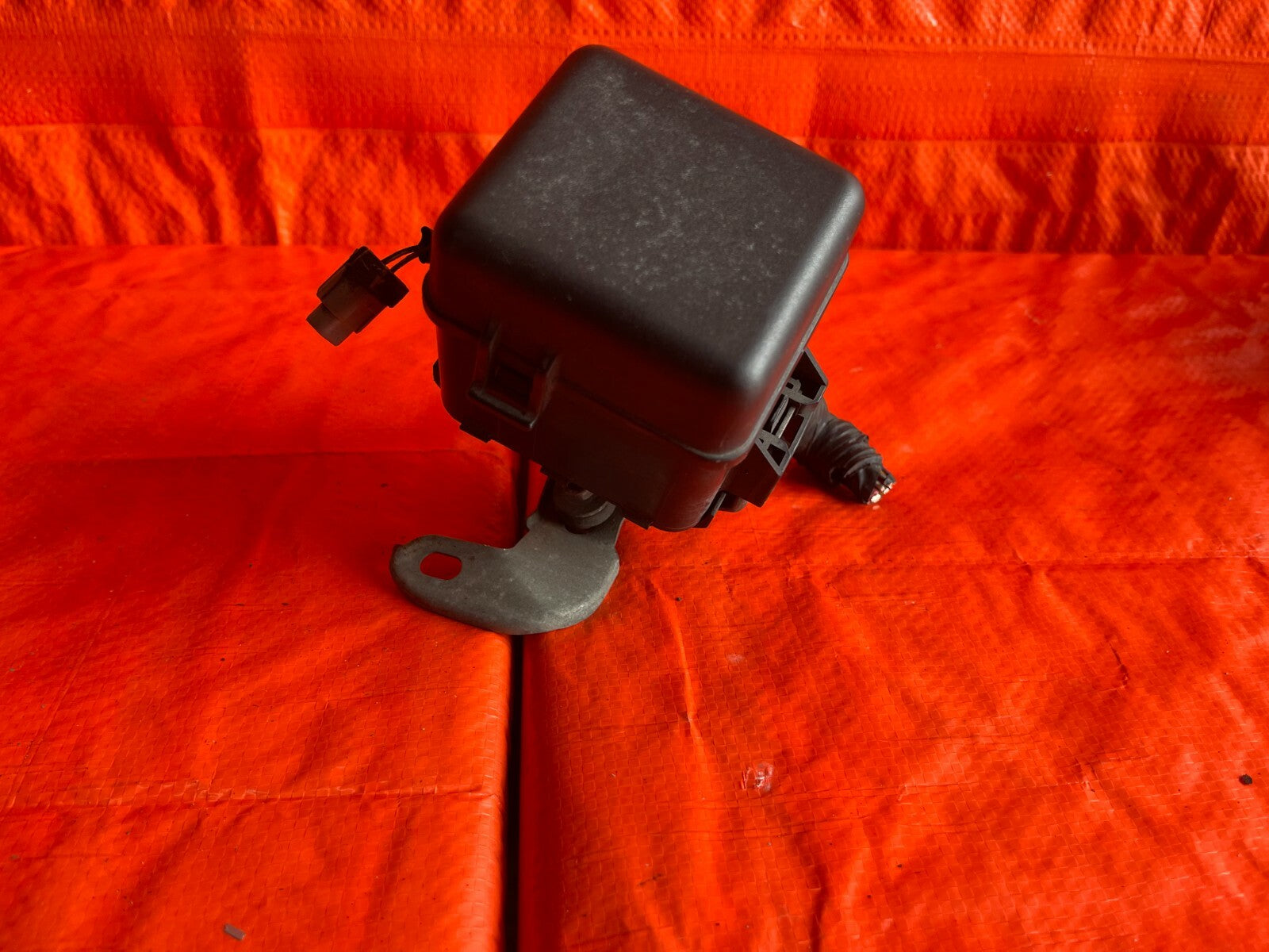 92 97 LEXUS SC300 SC400   ABS TRC TRACTION CONTROL RELAY BOX W/ RELAY   OEM #642