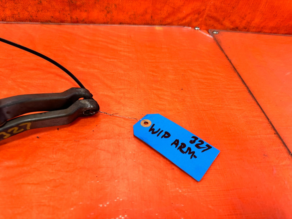 92 95 HONDA CIVIC   LEFT & RIGHT WINDSHIELD WIPER ARMS   OEM #3272