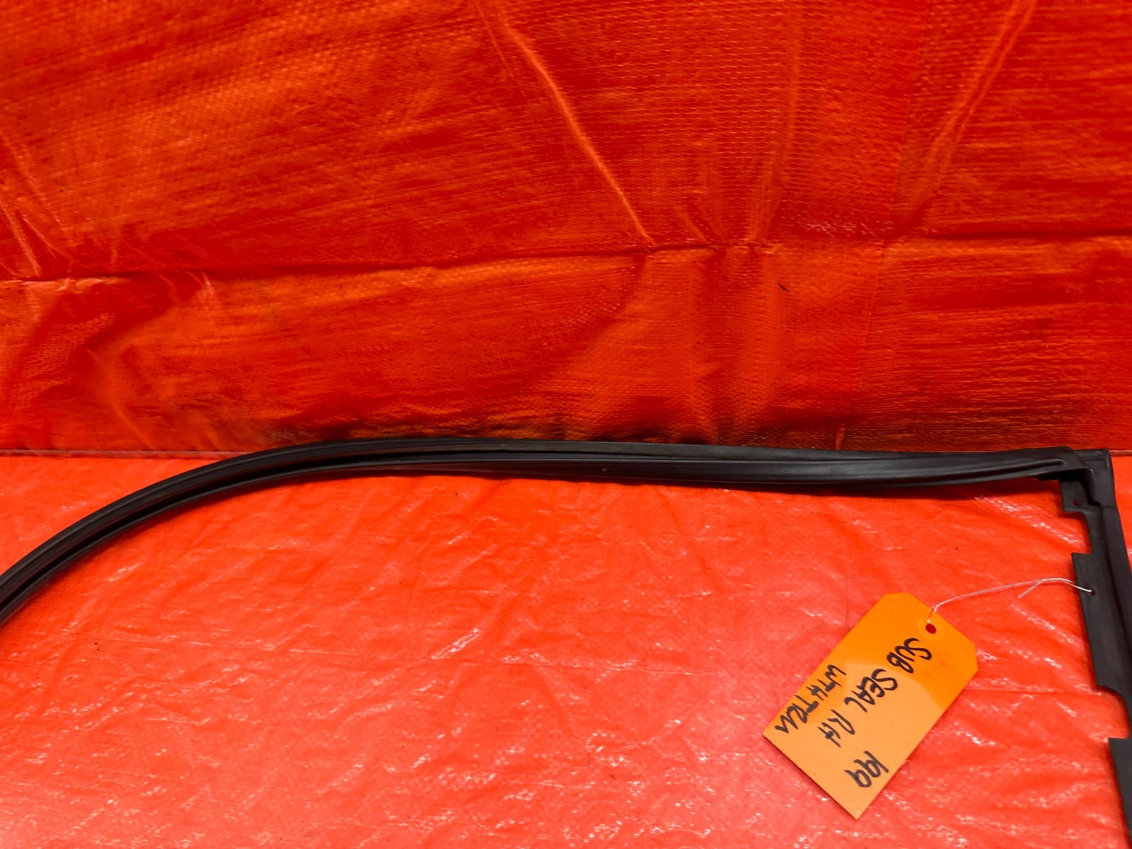 92 95 HONDA CIVIC COUPE & HATCH   RIGHT PASSENGER DOOR GLASS SUB SEAL   OEM #1996