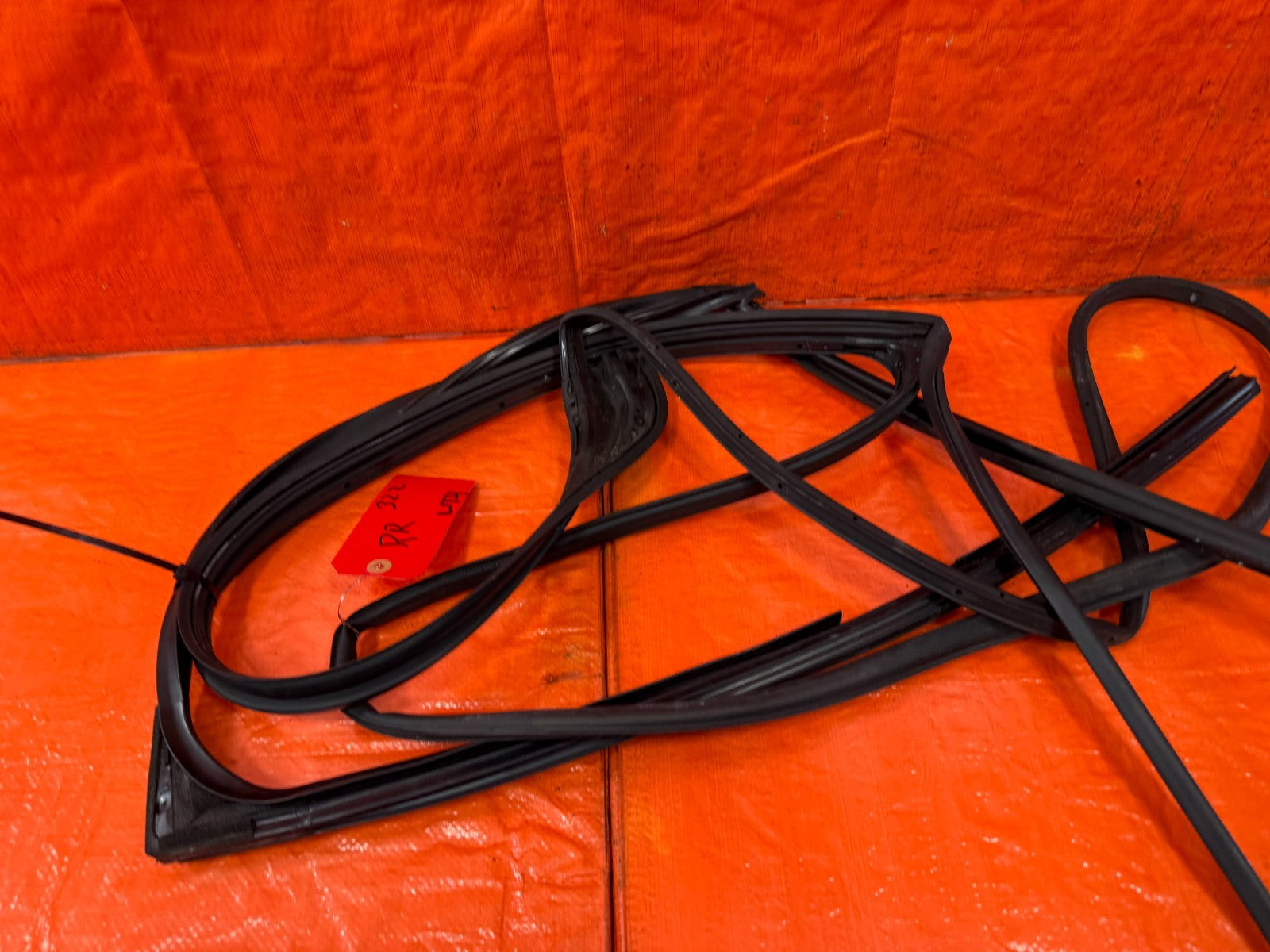 04 08 ACURA TSX   RIGHT REAR   WEATHER STRIP & RUN CHANNEL OEM 3225