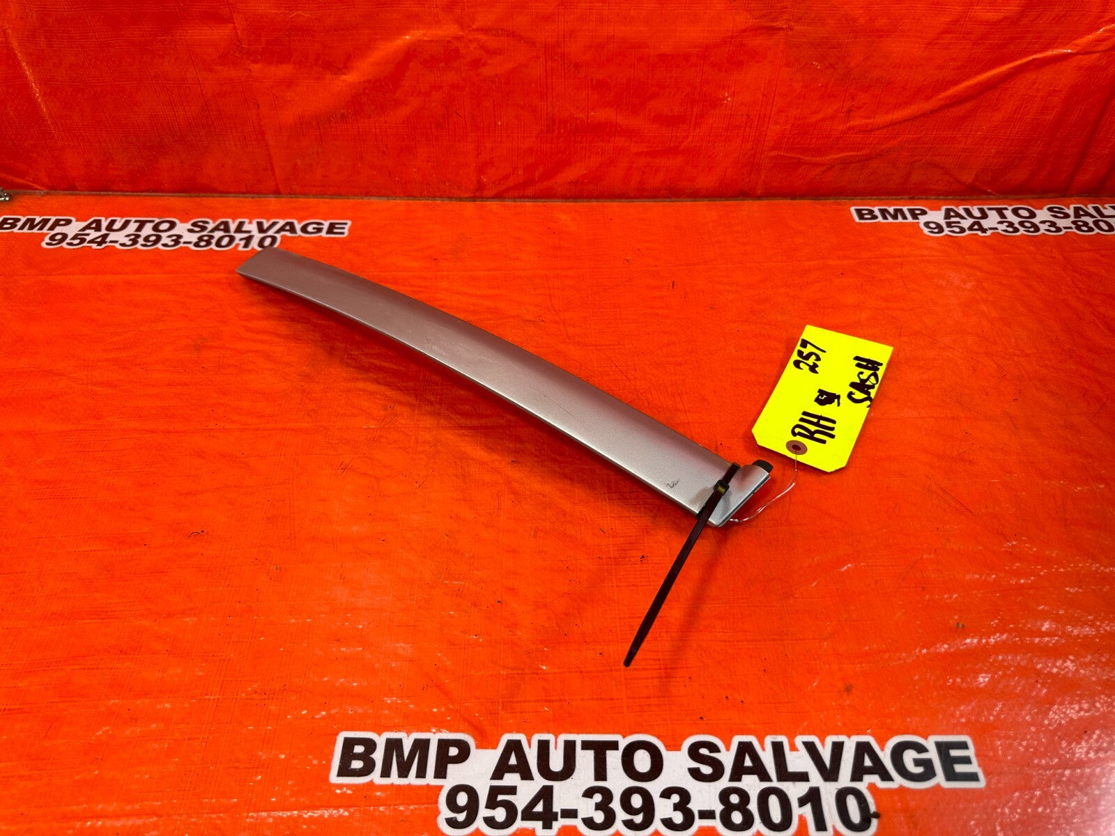 92 95 HONDA CIVIC COUPE   PASSENGER RIGHT DOOR SASH TRIM MOLDING STRIP   OEM 2570