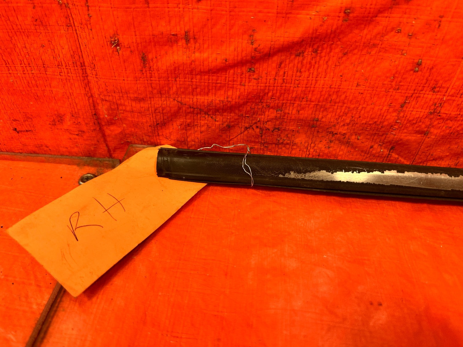 02 05 HONDA CIVIC SI EP3 HATCH   RIGHT FRONT EXTERIOR WINDOW GLASS TRIM OEM #21311