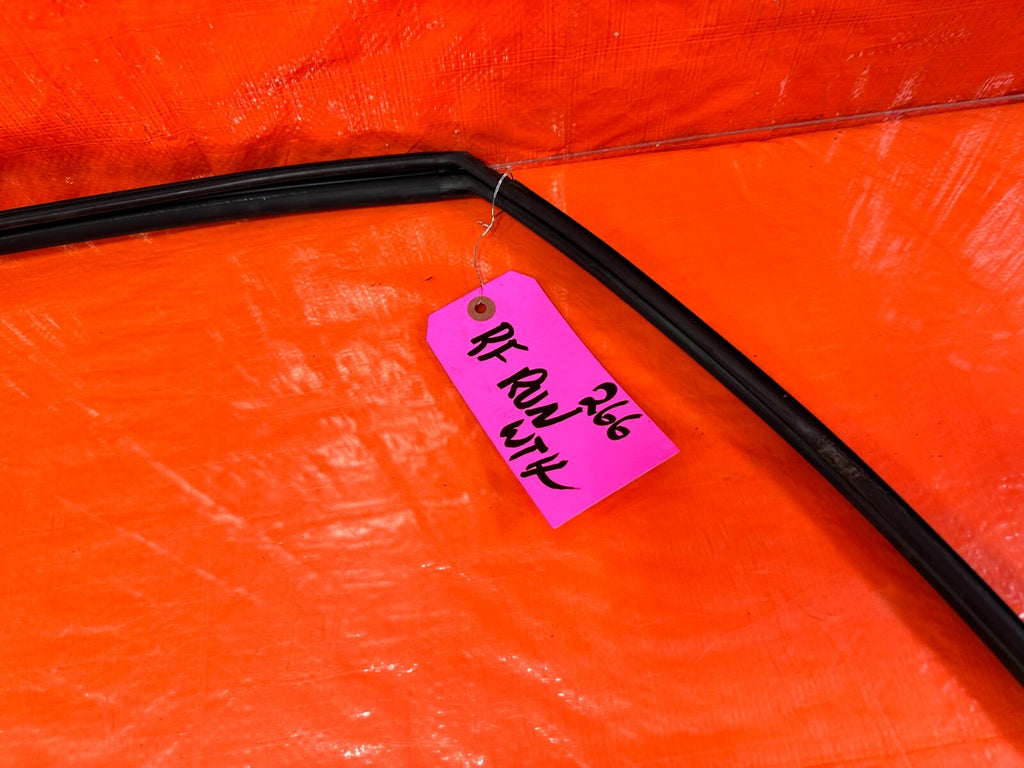 08 12 HONDA ACCORD SEDAN   RIGHT FRONT WINDOW GLASS RUN CHANNEL OEM #2666