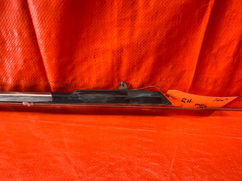 90 93 ACURA INTEGRA   RIGHT FRONT EXTERIOR WINDOW GLASS TRIM   OEM FACTORY #1605
