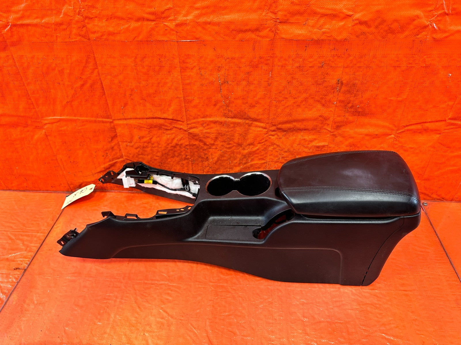 13 16 HYUNDAI GENESIS COUPE   ARM REST / CENTER CONSOLE STORAGE COMPARTMENT 3268