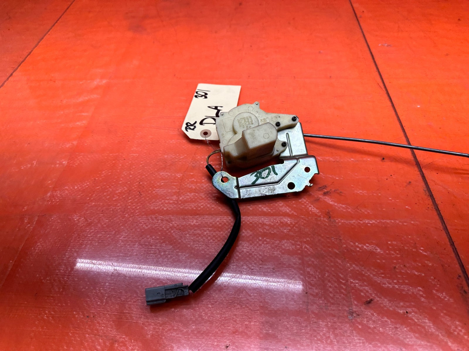 97 01 HONDA CRV RIGHT PASSENGER SIDE REAR DOOR LOCK ACTUATOR #301 OEM FACTORY2