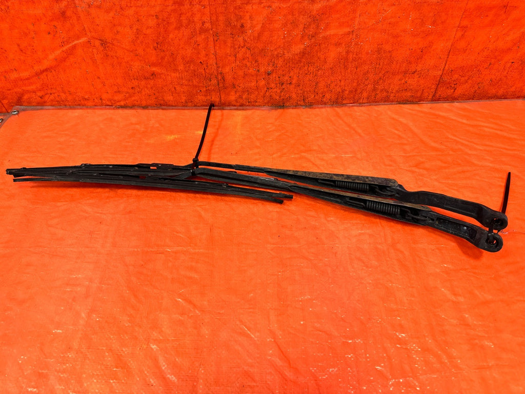 90 91 HONDA CIVIC HATCHBACK   LEFT & RIGHT WINDSHIELD WIPER ARMS   OEM 3255