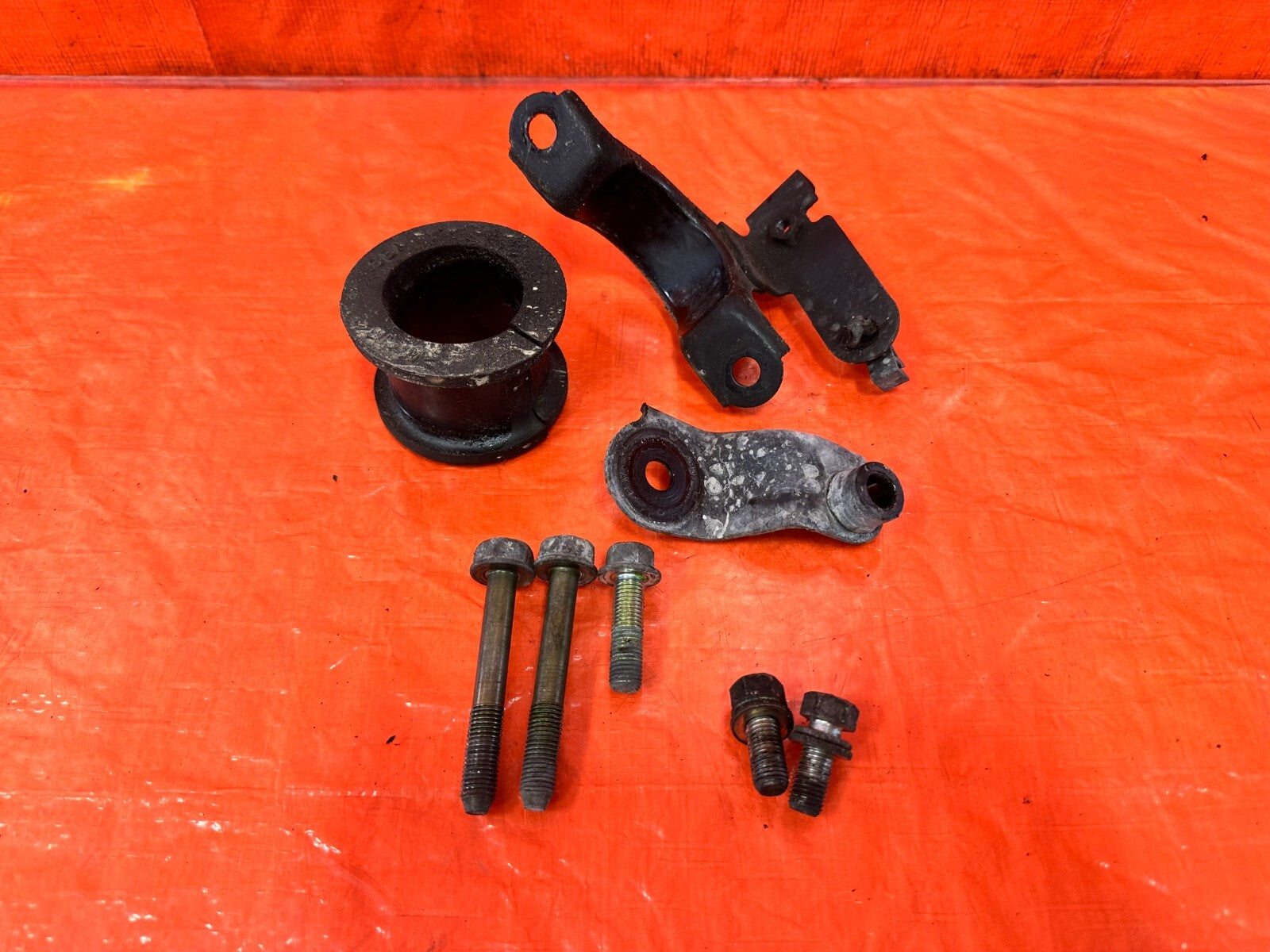 04 08 ACURA TSX   POWER STEERING RACK BRACKETS W/ BOLTS HARDWARE   OEM #2750