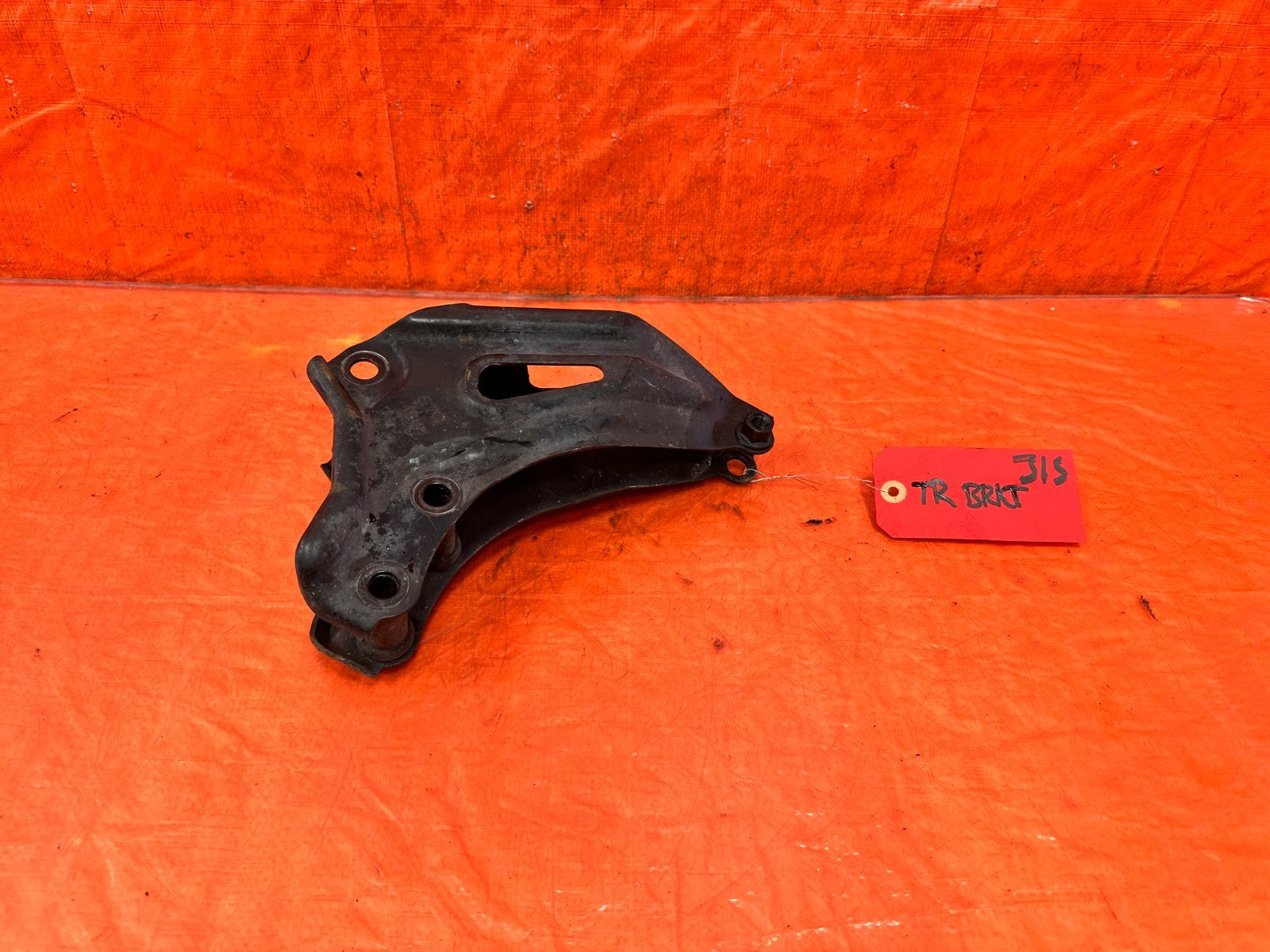 02 06 ACURA RSX   MANUAL   REAR TRANSMISSION BRACKET T BRACKET   OEM #3150