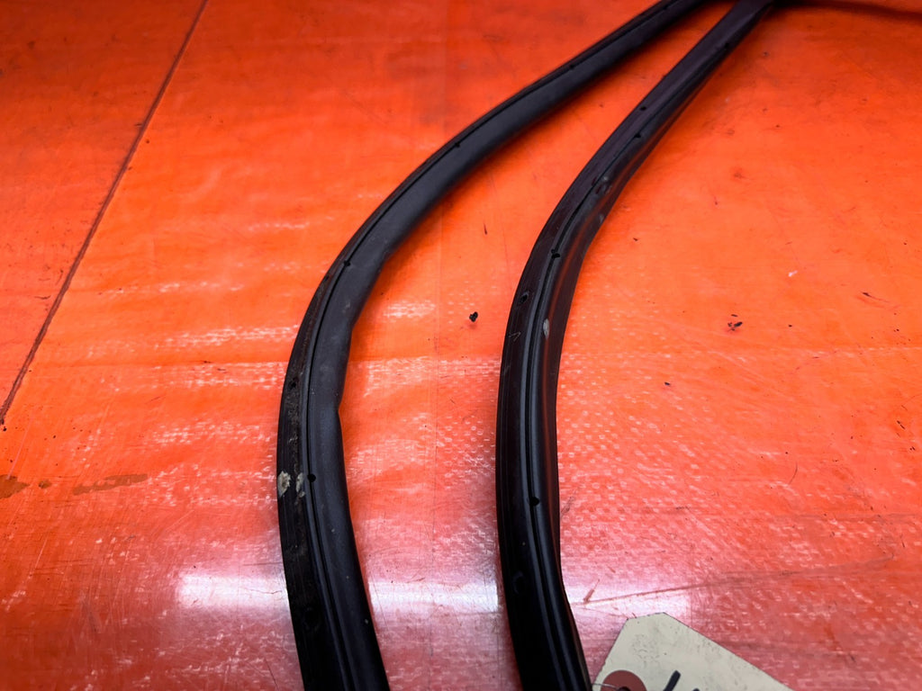 02 06 ACURA RSX LEFT DRIVER DOOR CHASSIS WEATHERSTRIP SEAL OEM #06RSX16