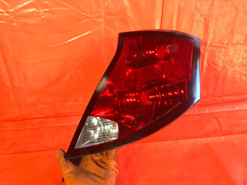 OEM 2003 2004 03 04 SATURN ION 4 DOOR SEDAN PASSENGER RIGHT TAIL LIGHT LAMP0