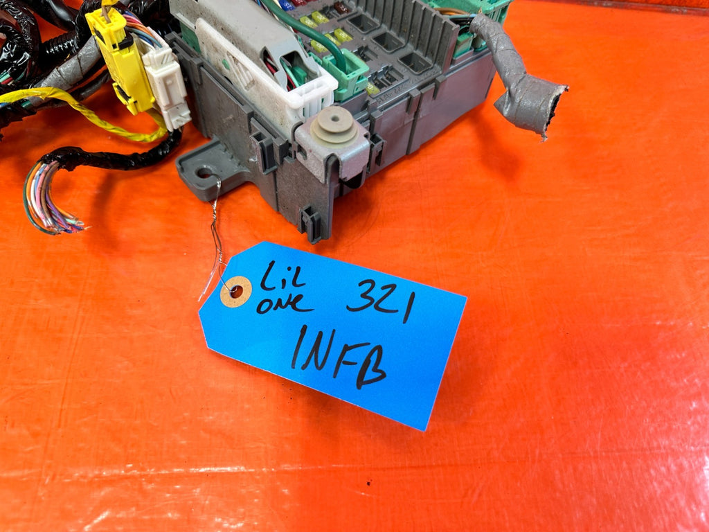 09 10 ACURA TSX 6 SPEED   INTERIOR CABIN UNDER DASH FUSE BOX PANEL LEFT SIDE 3211