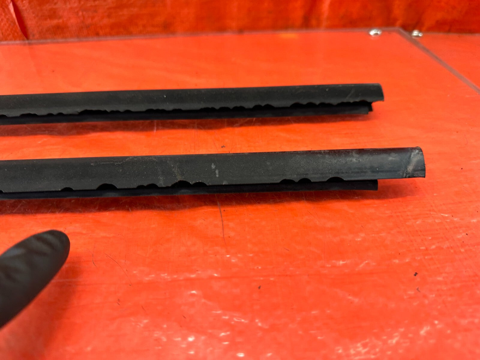 92 93 HONDA CIVIC COUPE HATCH EXTERIOR DOOR WINDOW GLASS TRIM SET LEFT RIGHT 2352