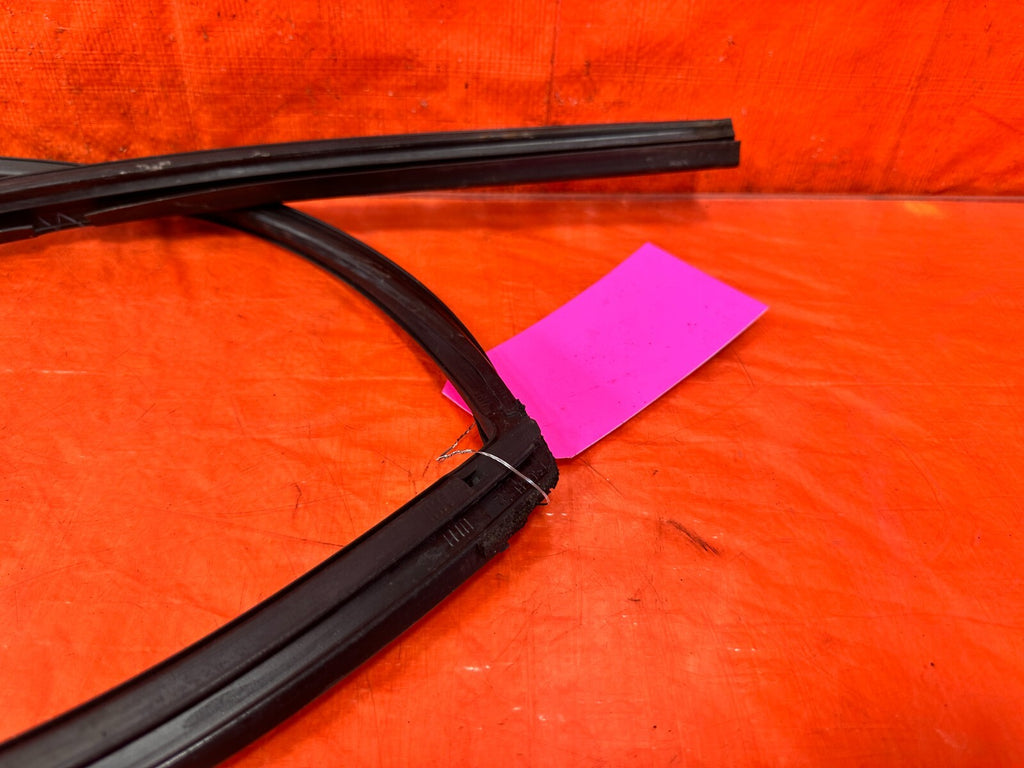 96 00 HONDA CIVIC SEDAN   DRIVER LEFT REAR   WINDOW GLASS RUN CHANNEL OEM #29710