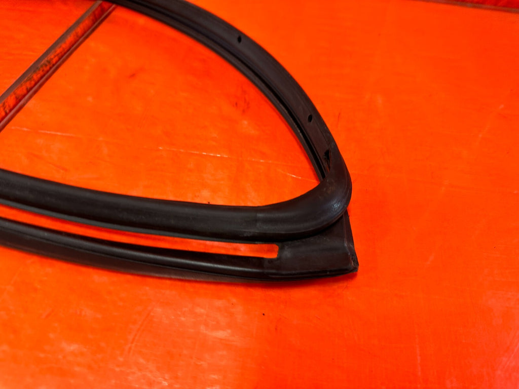 04 08 ACURA TSX   LEFT REAR   DOOR TO CHASSIS WEATHER STRIP OPEN TRIM OEM #2915