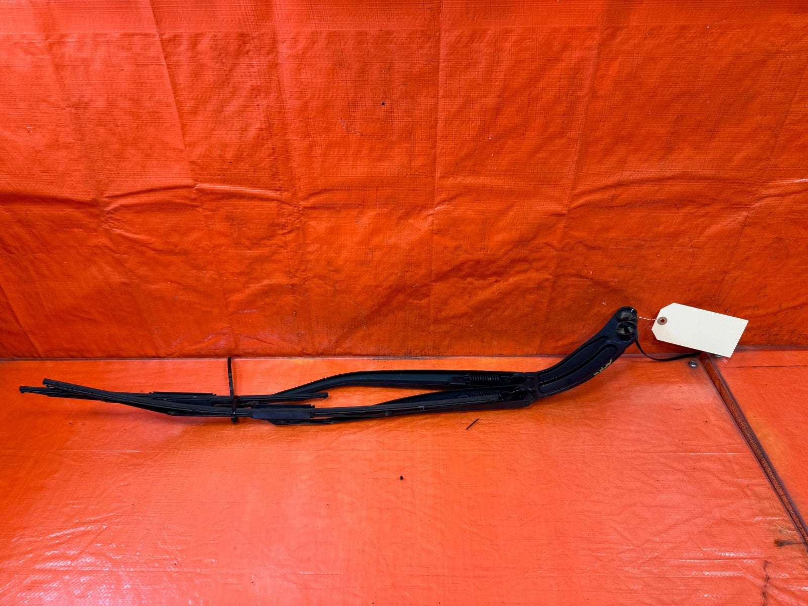 09 15 INFINITI G37 CONVERTIBLE   LEFT & RIGHT WINDSHIELD WIPER ARMS   OEM #3287