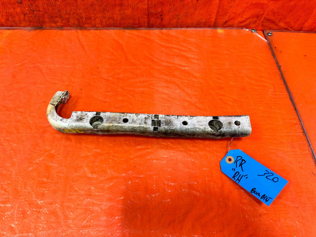 08 15 INFINITI G37 & Q60 2D COUPE   RIGHT REAR BUMPER BRACKET RETAINER CLIP OEM0