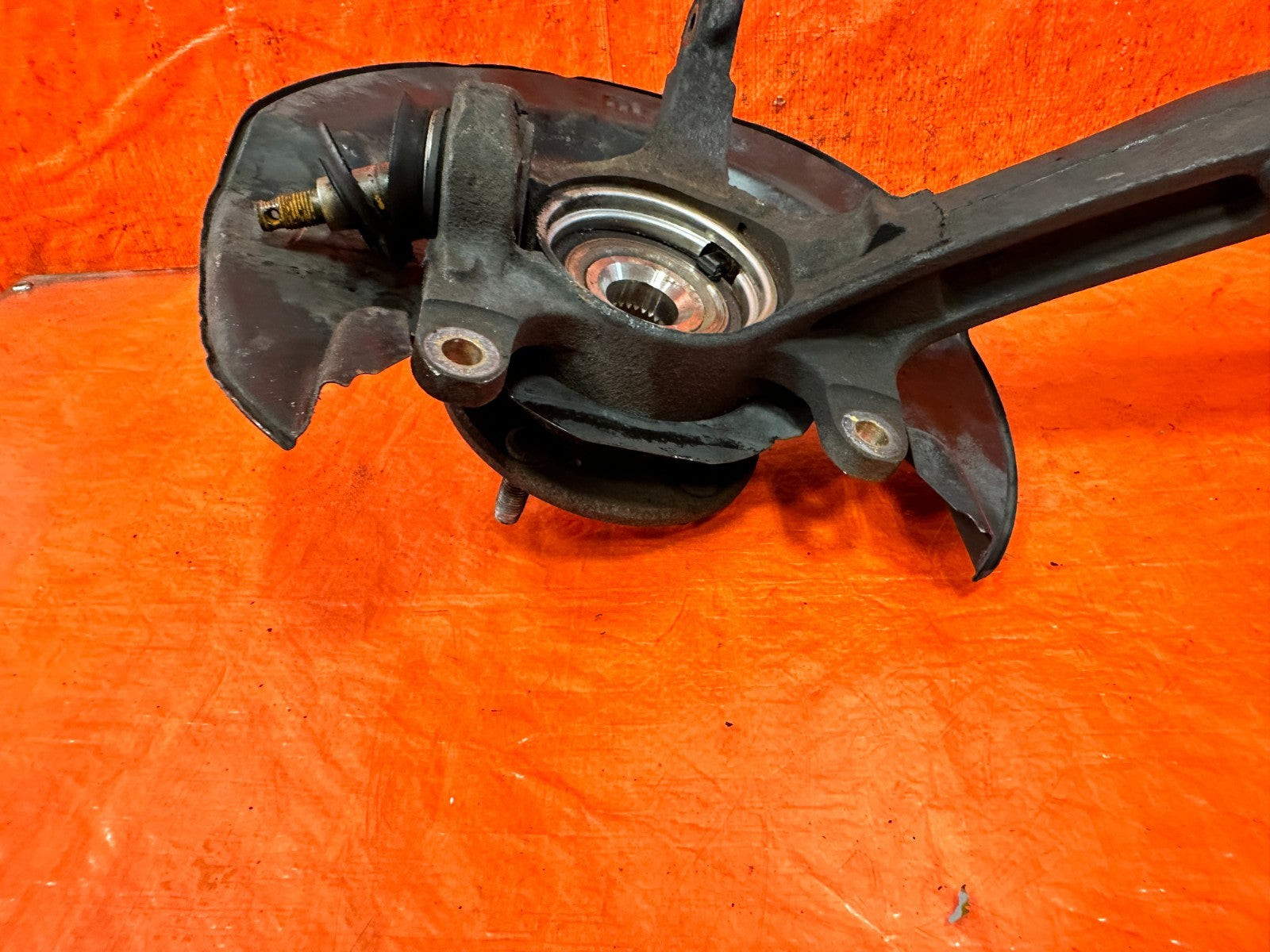 04 08 ACURA TSX   DRIVER LEFT FRONT SPINDLE KNUCKLE HUB   OEM FACTORY #32211