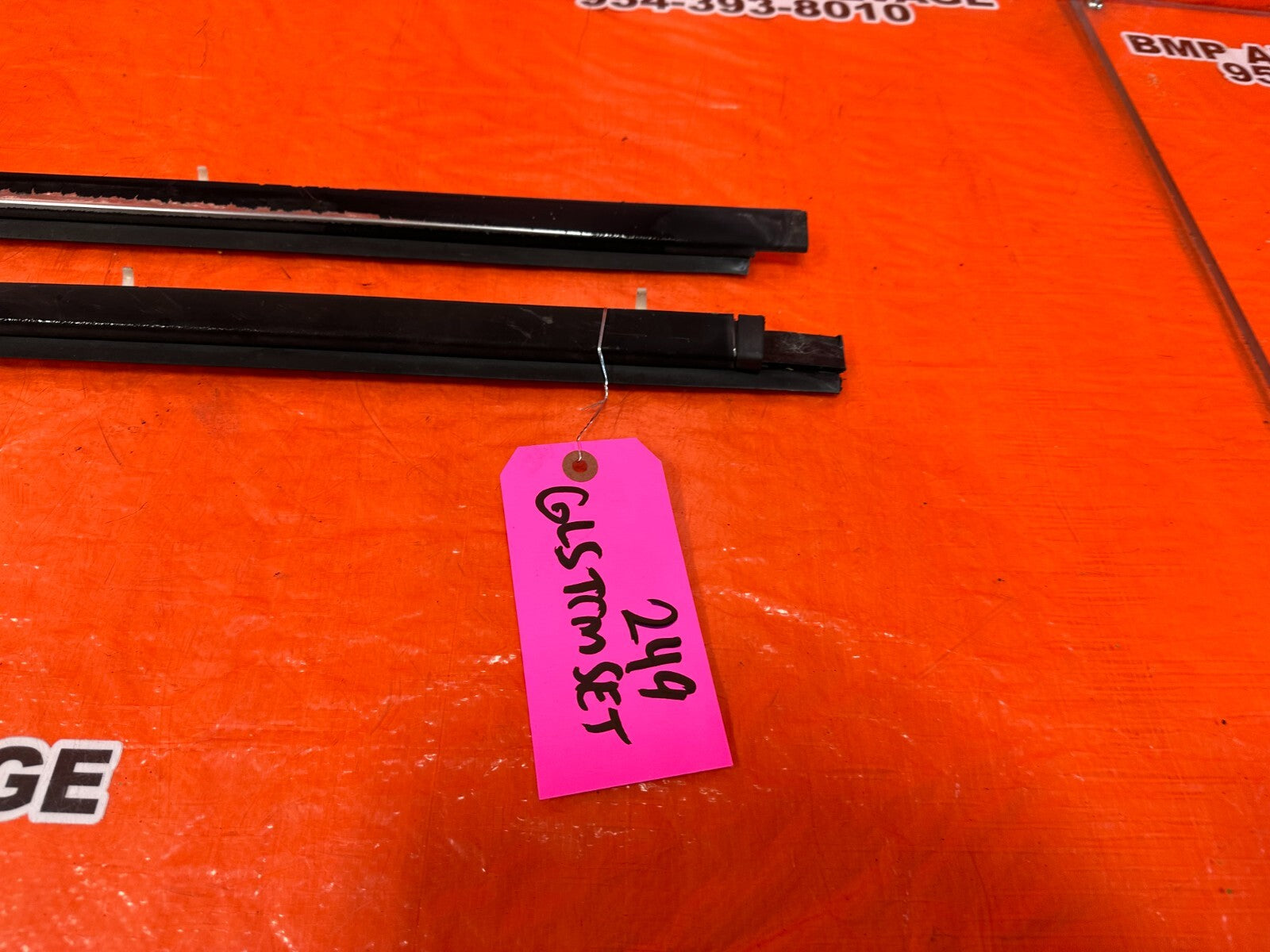 95 00 TOYOTA TACOMA   FRONT LEFT & RIGHT EXTERIOR WINDOW GLASS TRIM   OEM #2494