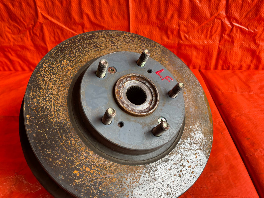 02 04 HONDA CR V CRV   4WD MODEL ONLY   DRIVER LEFT FRONT SPINDLE KNUCKLE HUB OE6