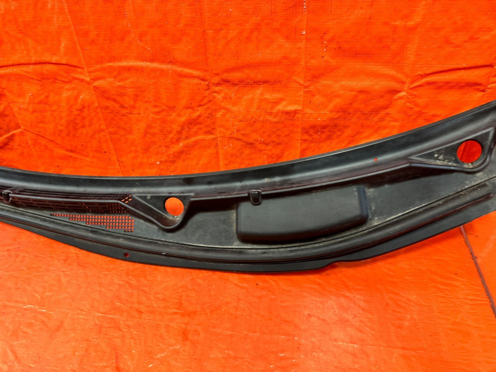 13 16 HYUNDAI GENESIS 2D COUPE   WINDSHIELD WIPER COWL   86150 2M000   OEM #30211