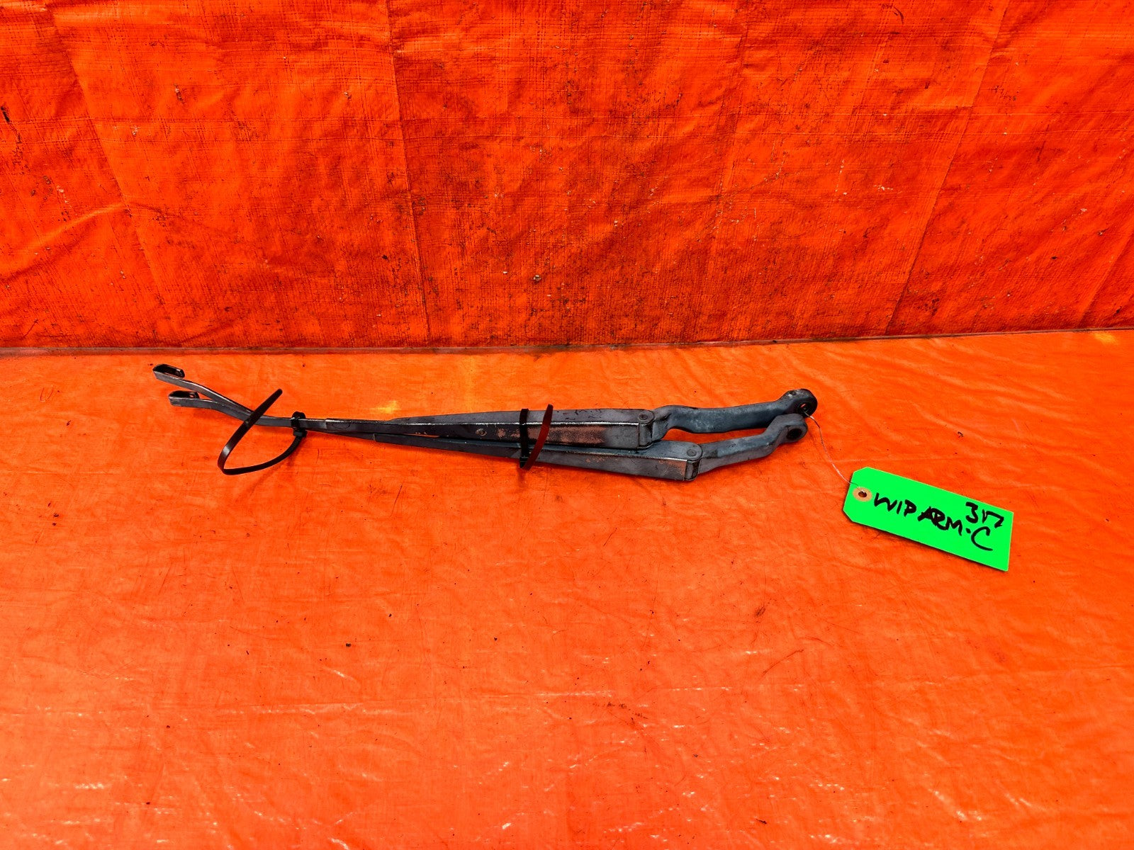 90 91 HONDA CIVIC HATCHBACK   LEFT & RIGHT WINDSHIELD WIPER ARMS   OEM 3170