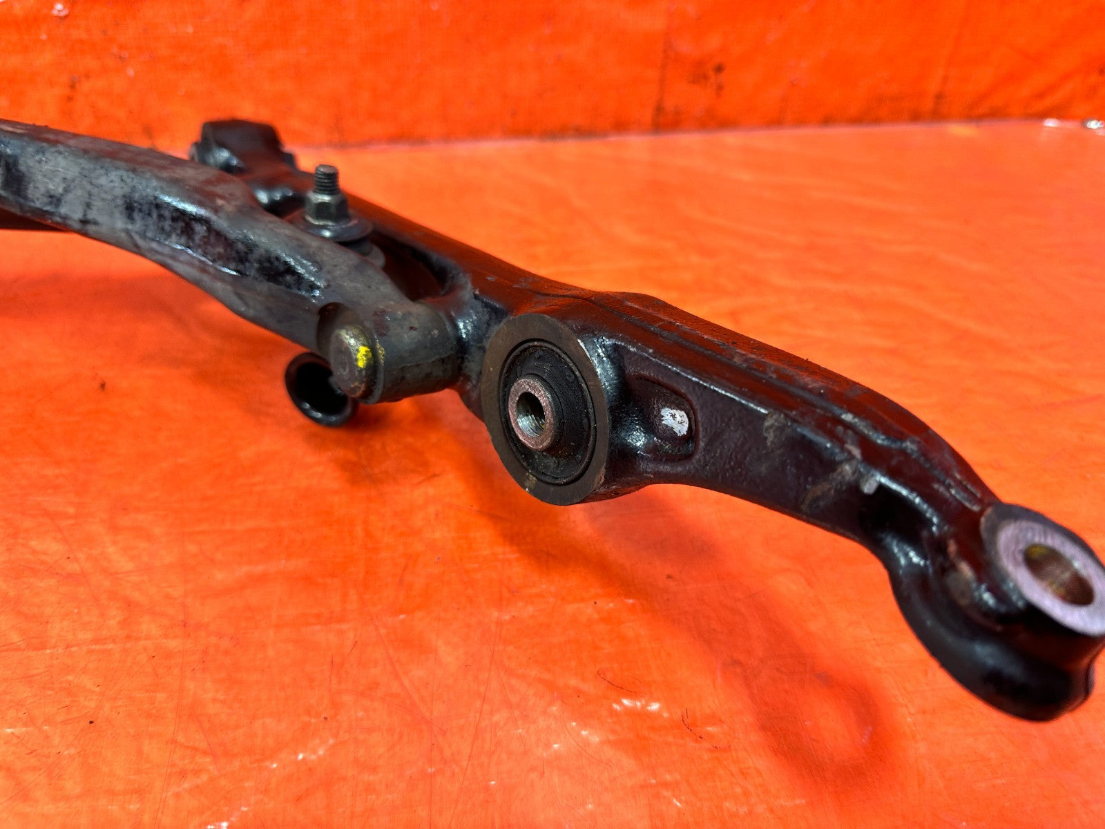 94 01 ACURA INTEGRA DRIVER LEFT FRONT SPINDLE KNUCKLE HUB & LOWER CONTROL ARM 096