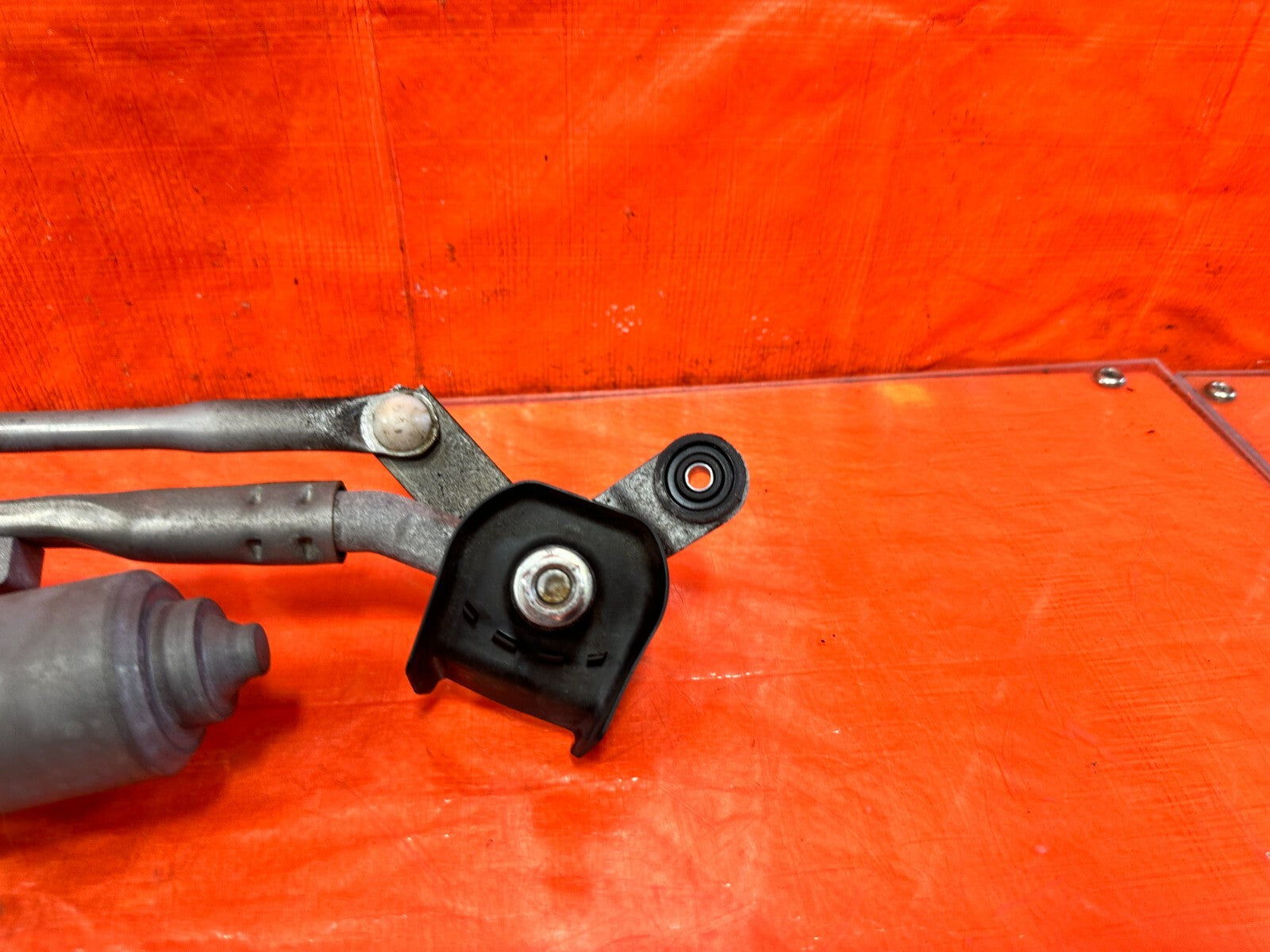 13 16 SCION FRS   13 20 BRZ   WINDSHIELD WIPER MOTOR W/ LINKAGE   OEM #2931