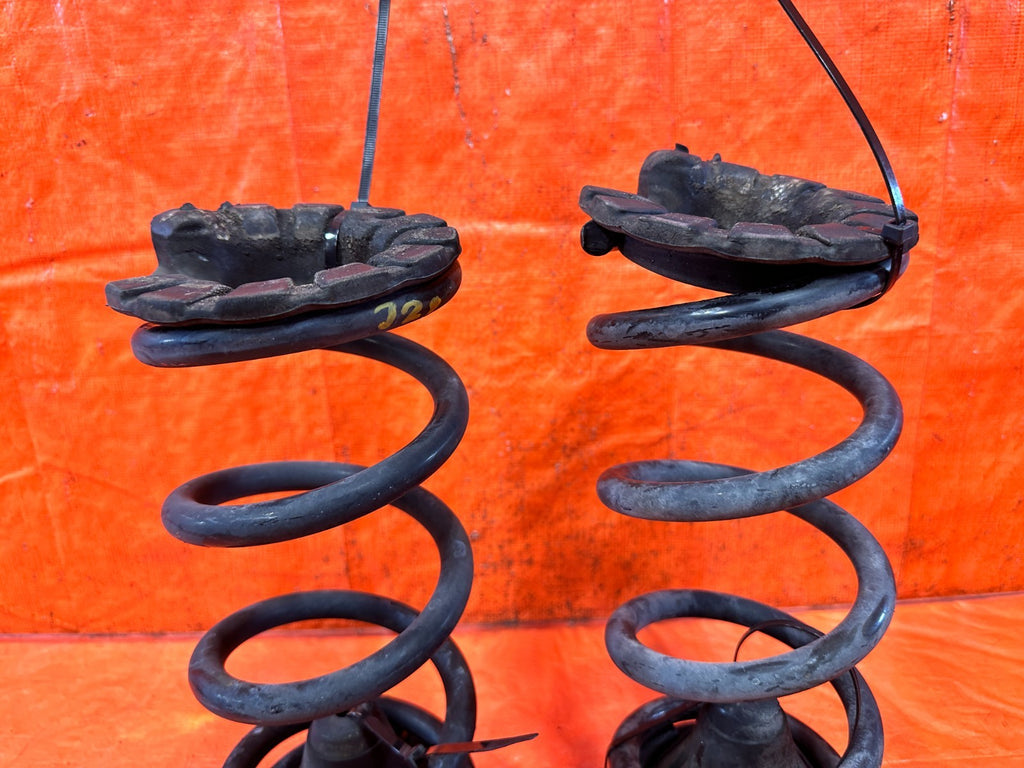 08 15 INFINITI G37 & Q60    2D COUPE   REAR SPRINGS W/ RUBBER INSERTS   OEM #3282