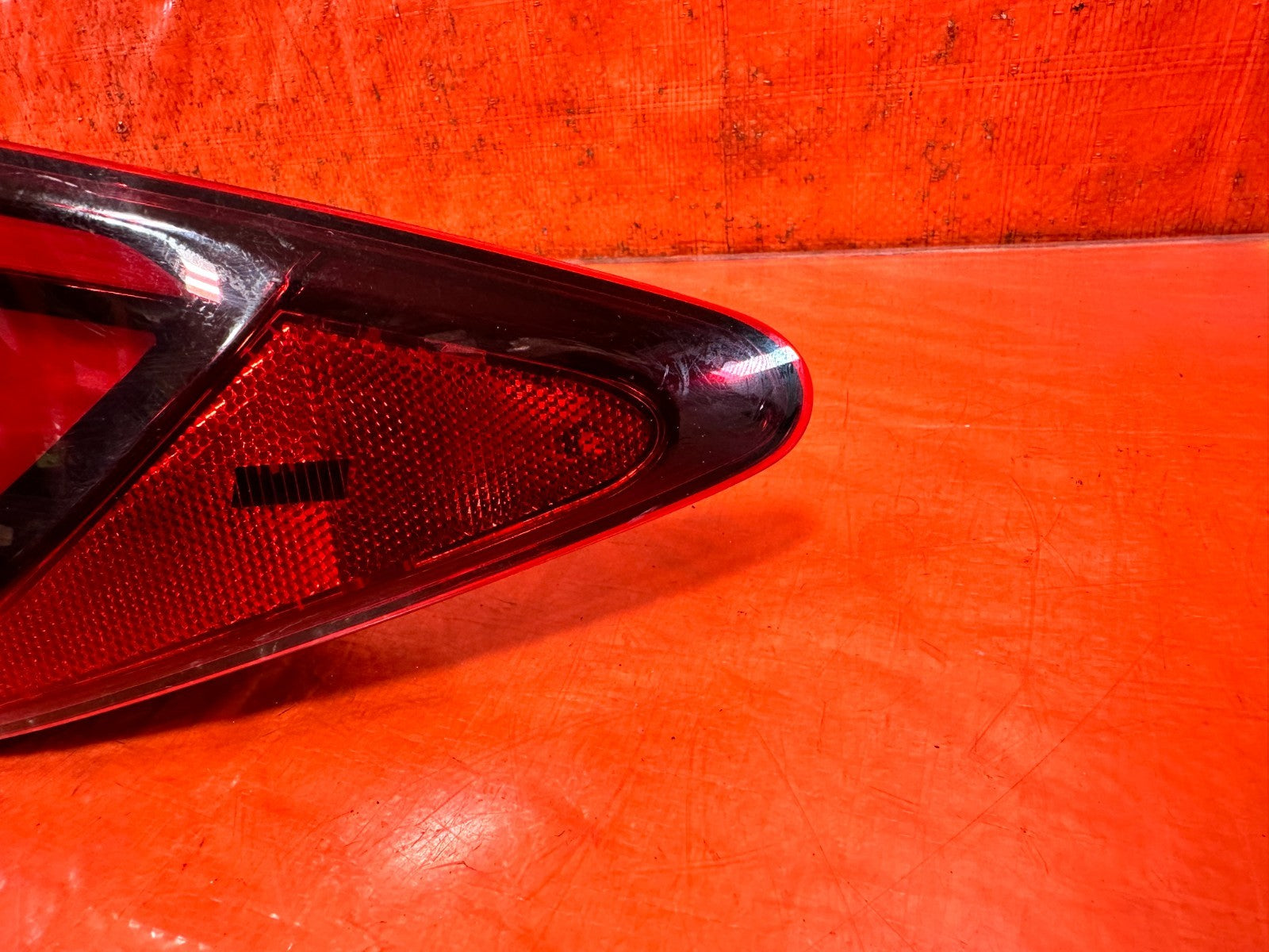 17 20 INFINITI Q60 PASSENGER RIGHT OUTER QUARTER PANEL  TAIL LIGHT LAMP CHIP!5