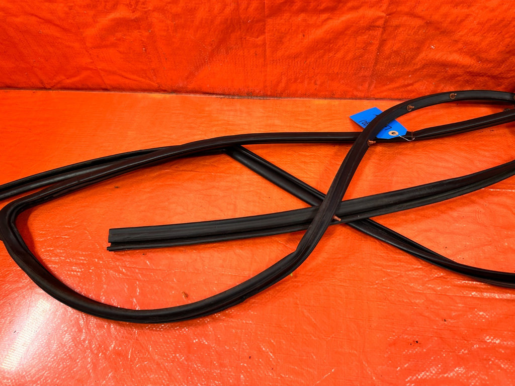 09 14 ACURA TSX   DRIVER LEFT FRONT   WEATHER STRIP TRIM & RUN CHANNEL OEM 3215
