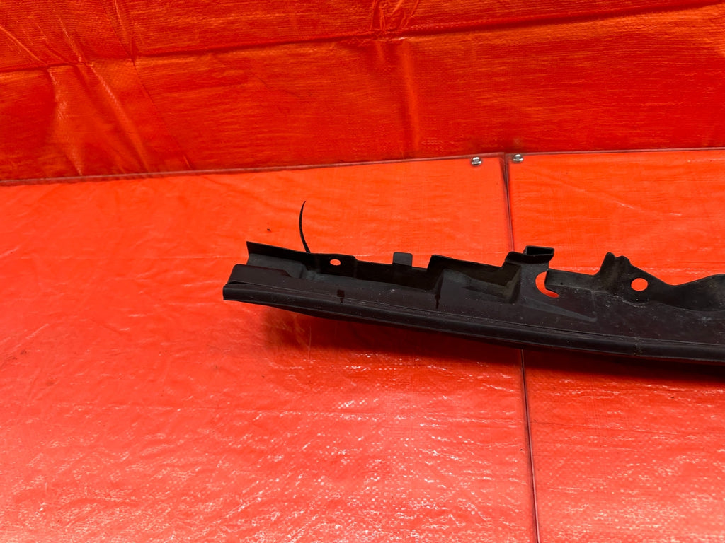 07 13 INFINITI G35 G37 SEDAN   RUBBER FENDER TRIM HOOD SEAL   RIGHT   OEM #1928