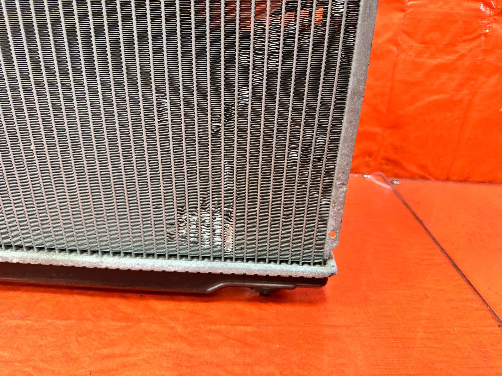 02 05 HONDA CIVIC SI EP3   RADIATOR W/ BOTH COOLING FANS & OVERFLOW TANK OEM 3066