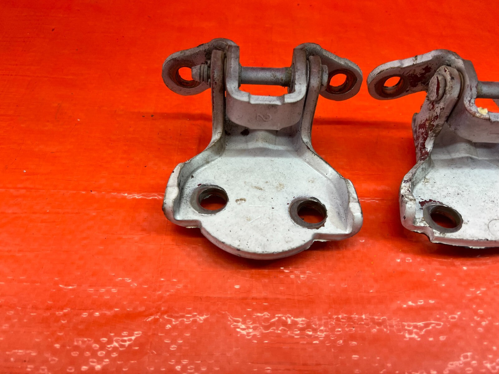 90 01 ACURA INTEGRA SEDAN   RIGHT REAR DOOR HINGE SET   UPPER & LOWER   OEM #1657