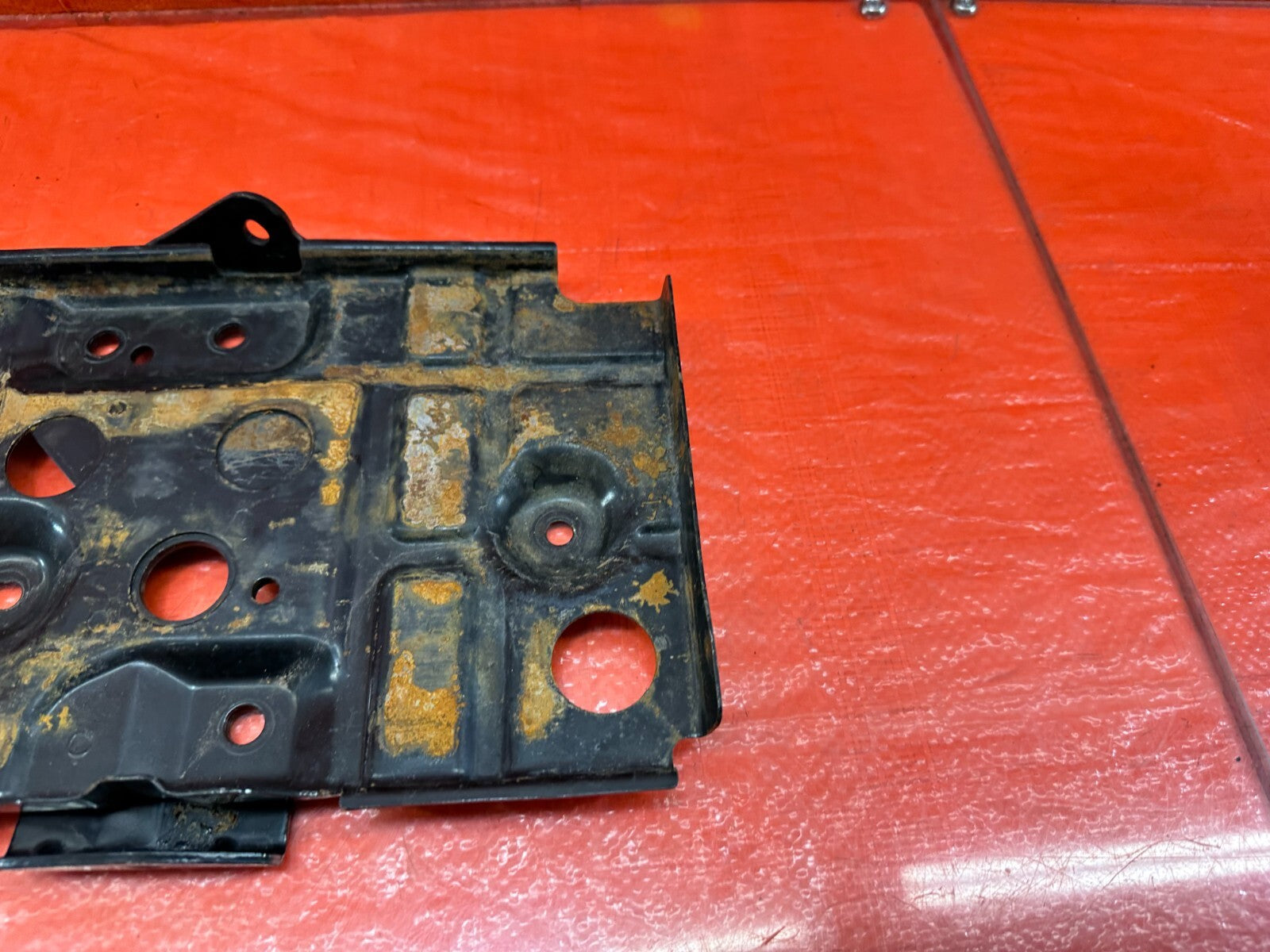 08 15 LANCER EVOLUTION X EVO 10   BATTERY TRAY MOUNTING BRACKET W/ TIE DOWN #2144