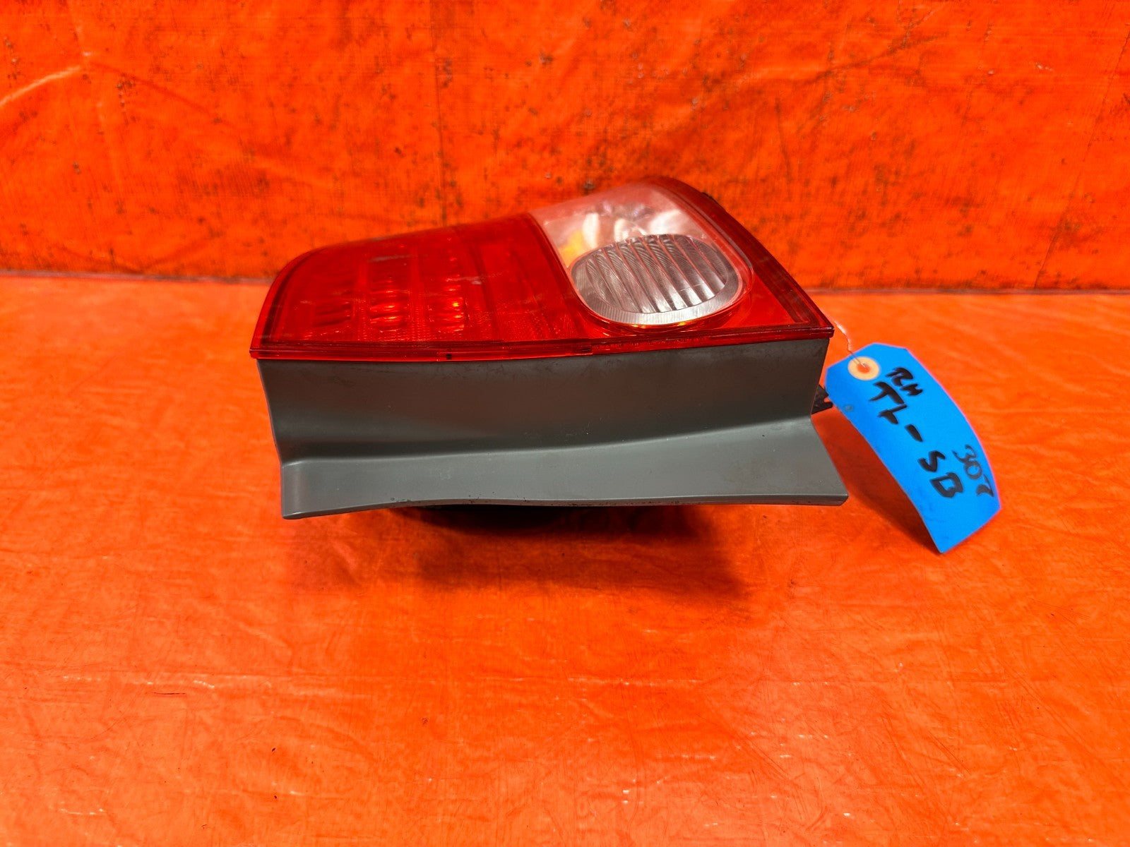09 11 HONDA CIVIC SEDAN RIGHT OUTER TAIL LIGHT LAMP QUARTER PANEL OEM OE 3073