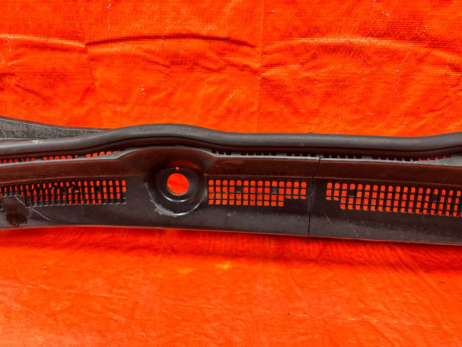 02 05 HONDA CIVIC SI EP3 HATCHBACK   WINDSHIELD WIPER COWL TRIM PLASTIC OEM 3083