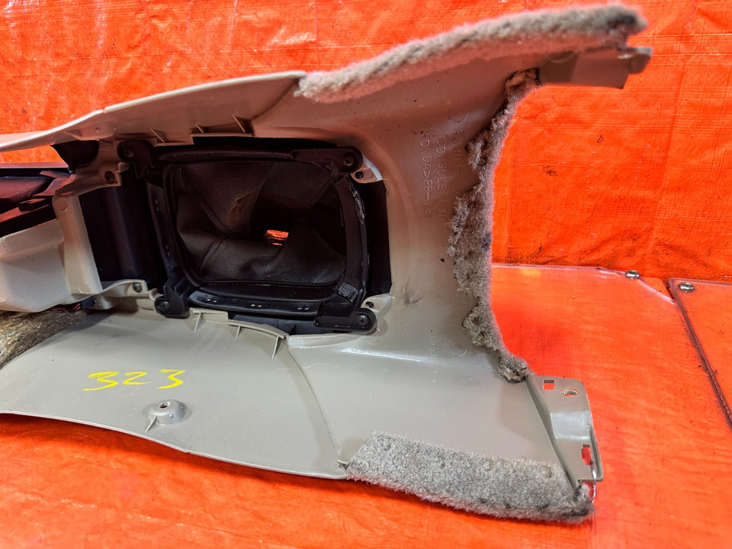 97 01 HONDA PRELUDE   ARM REST / CENTER CONSOLE STORAGE COMPARTMENT TAN OEM 32321