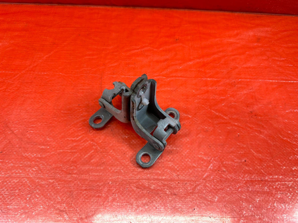 02 06 ACURA RSX   DRIVER LEFT FRONT DOOR HINGE SET UPPER LOWER   OEM #1830